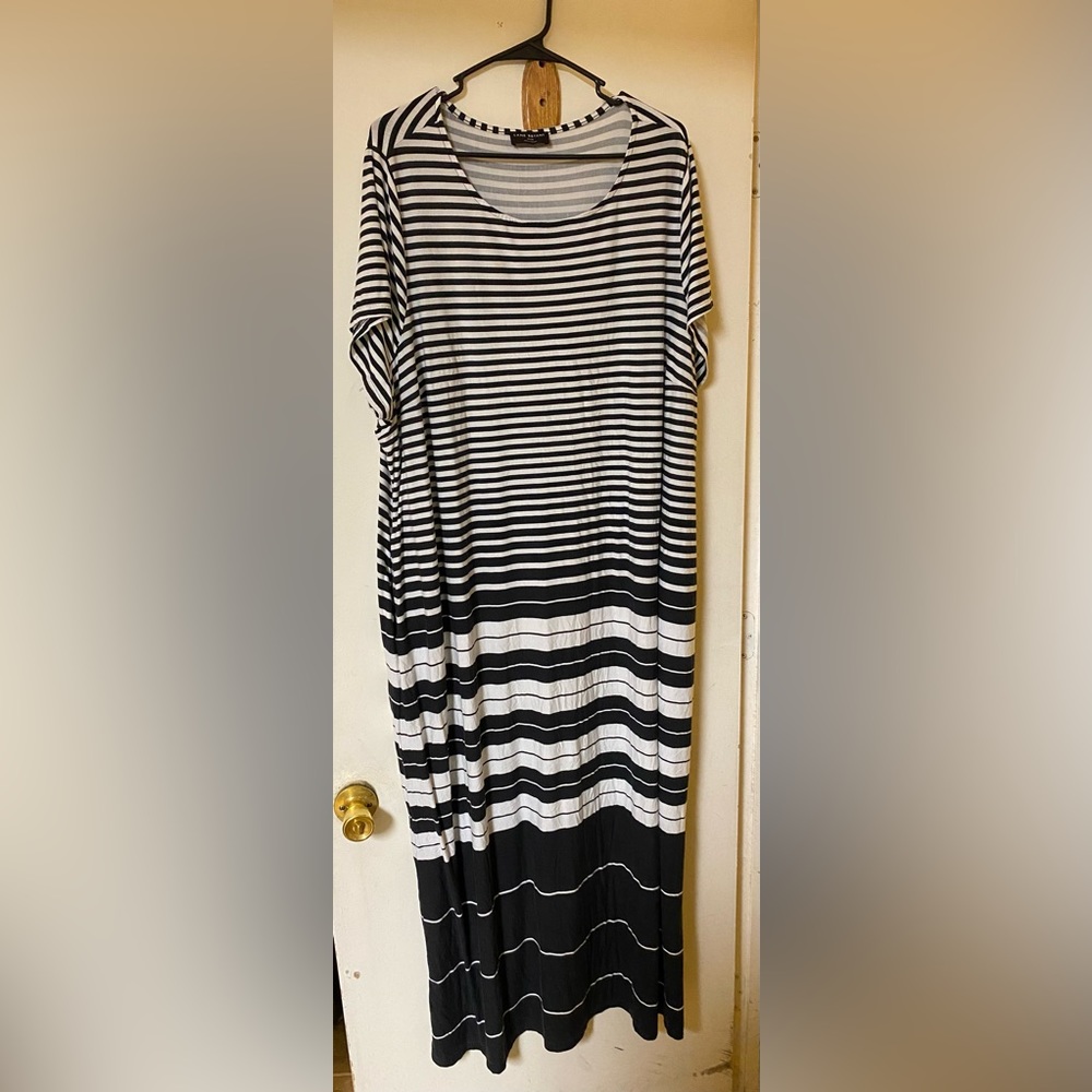 Lane Bryant maxi dress. 26-28. Has pockets